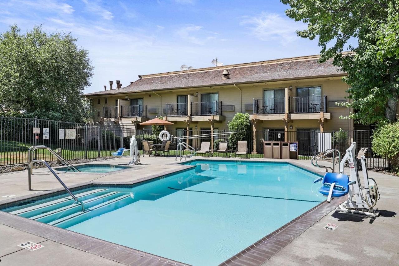 Best Western Plus Sonora Oaks Hotel And Conference Center Екстериор снимка